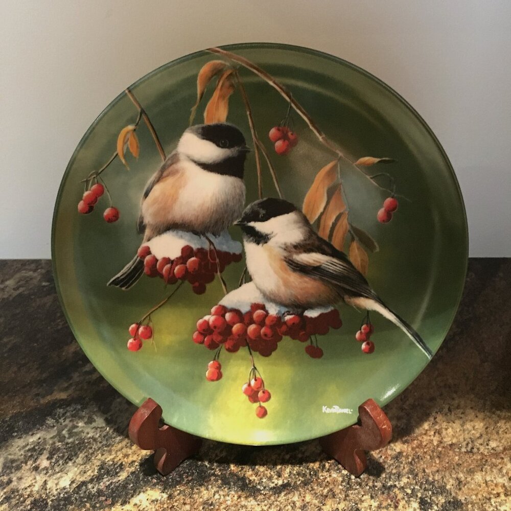 “The Chickadee” Plate | 1986 Kevin Daniel | Encyclopedia Britannica Birds